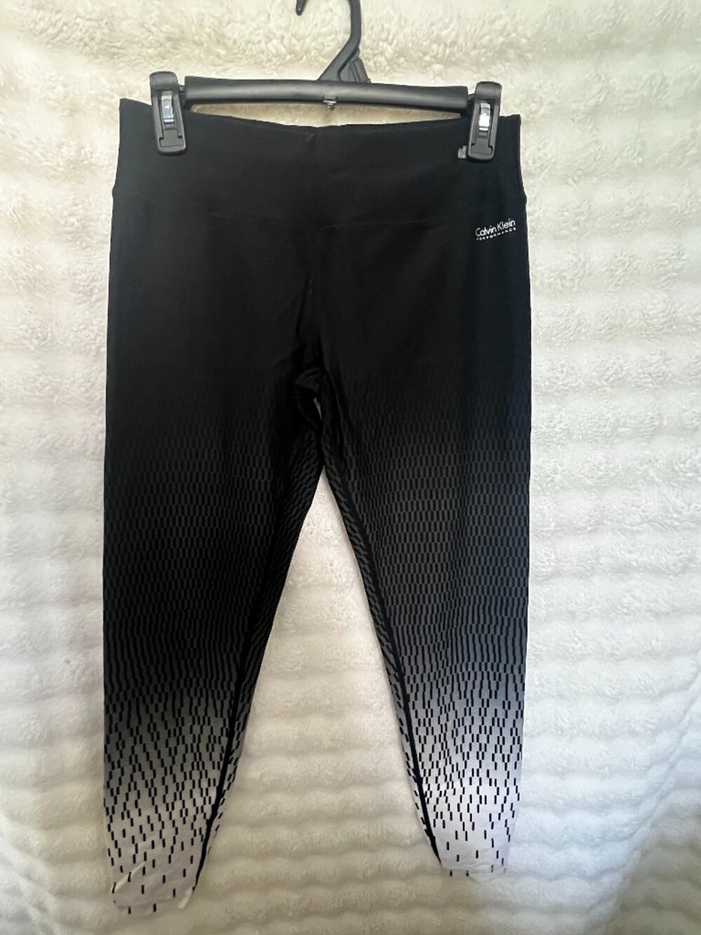Calvin Klein Performance Ombre Geometric Capri Leggings – Black White Fade Tight
